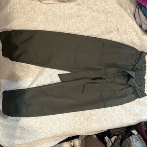 A&F satin ankle length pants. Pockets. High rise. Belt tie.